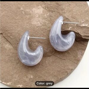 New! Women Chic Vintage-Inspired Grey - Tone Resin Teardrop Stud Earrings